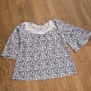 NAIF Navy White Floral Lace Flowy Fwminine Danty Cottagecore Blouse Sz XL EUC